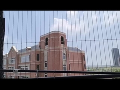 تجربه دید بدون مانع از طبیعت با بالکن ریل نامرئی سبک طراحی جامعه مدرن