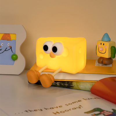 چین کارخانه طراحی مدرن USB قابل شارژ سیلیکون شیرخوار نور شب چراغ خانه هوشمند با یک پنیر طراحی برای اتاق خواب دختران