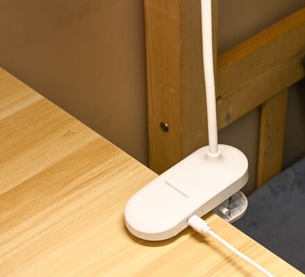 لامپ میز هوشمند 800mA ضد درخشش لامپ انعطاف پذیر لوله یادگیری نور برای اتاق خواب