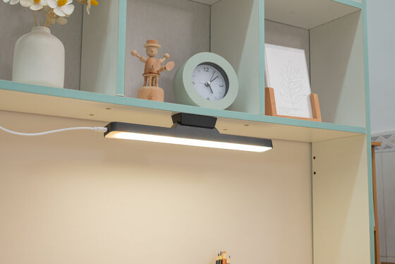 تا ۸ ساعت زمان استفاده لامپ مغناطیسی قابل شارژ ولتاژ نامی ۵ ولت ۱ آمپر مناسب برای روشنایی صنعتی و تجاری